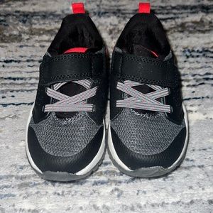 Toddler Ari Mesh Apparel Sneakers Black and Red -
Cat & Jack Size 6